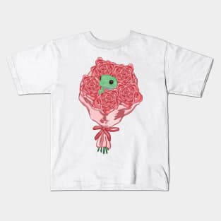 Bouquet with Green Frog and Pink Roses Kids T-Shirt